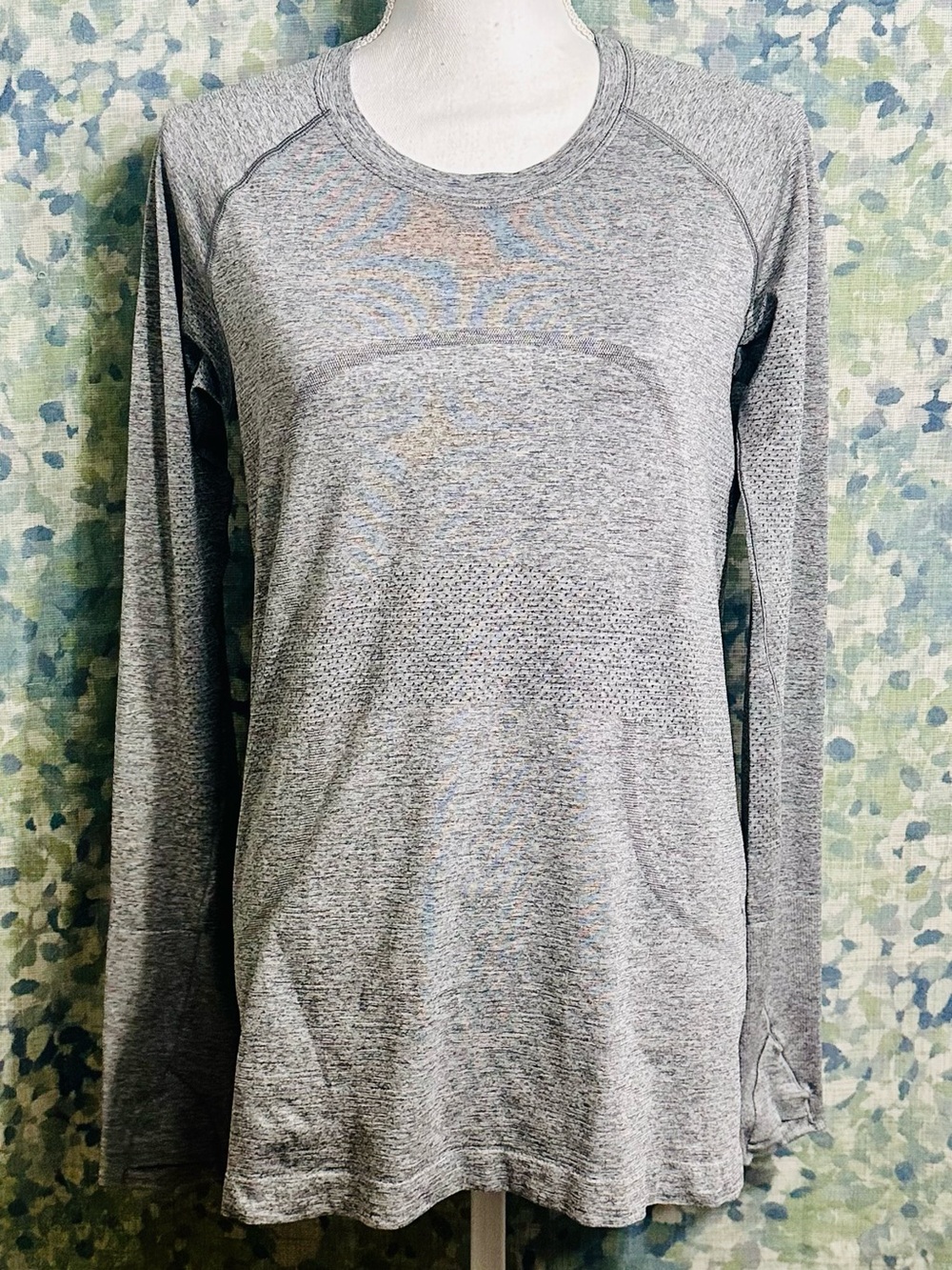Lululemon Gray Seamless Long Sleeve Performance Top Size M Approx